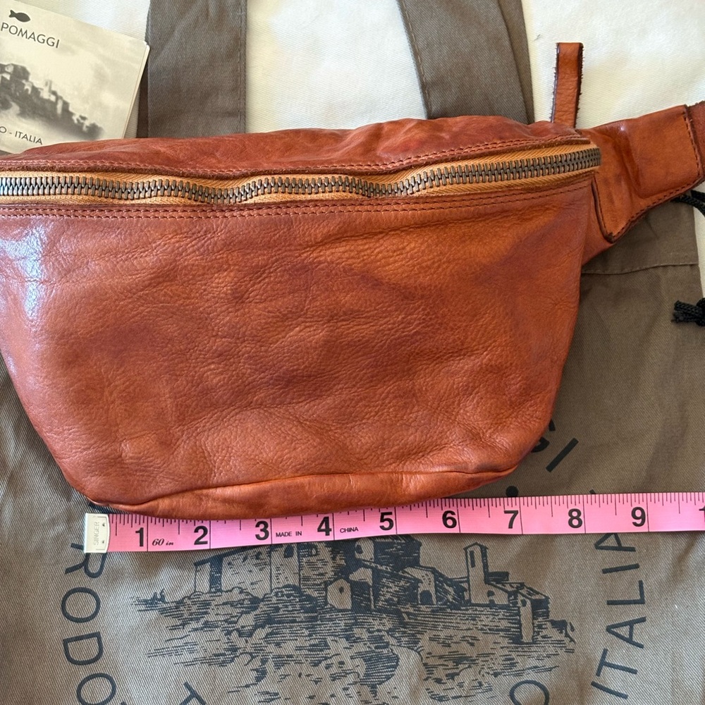 Campomaggi SANTARCANGELO
Belt bag "CORNIOLO" in garment-dyed cowhide leather - Picture 14 of 16